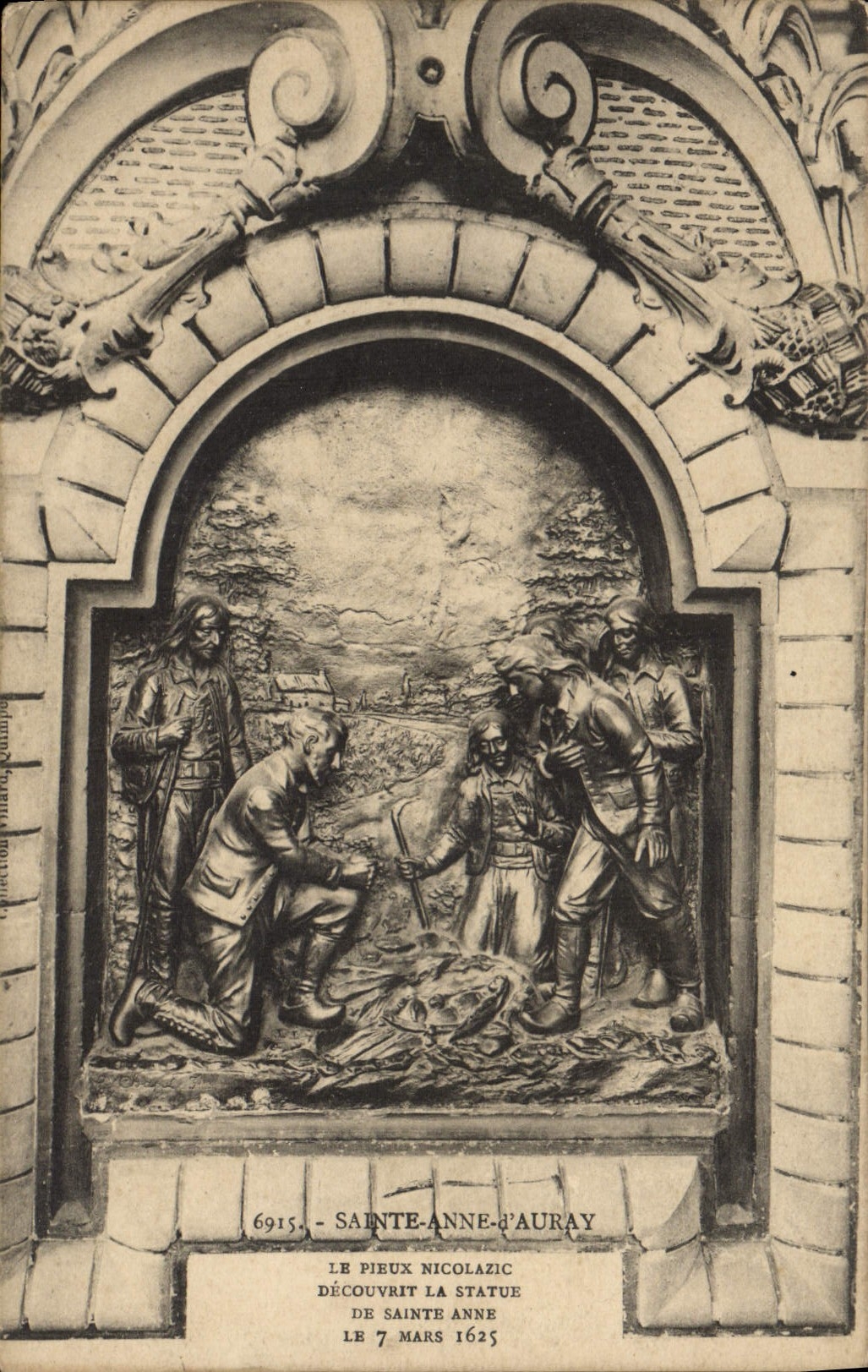 CPA Dinan Sainte Anne D'Auray Le vieu Nicolazic 