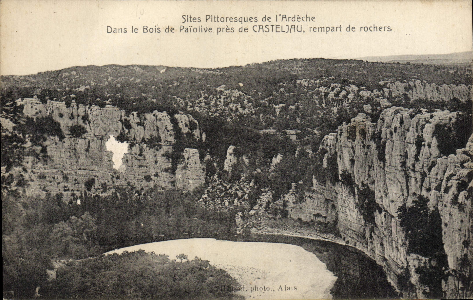 Bois de Païolive près de Casteljau — Sites pittoresques de l'Ardèche — photo Alais
