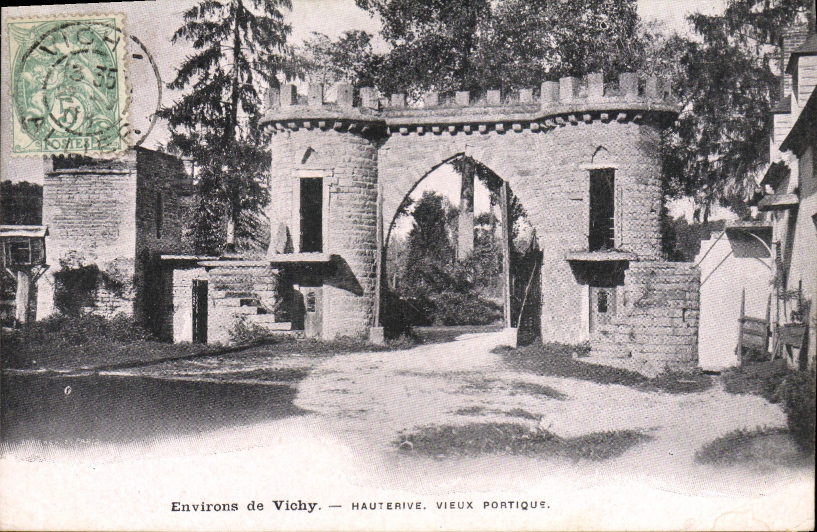 Environs de Vichy — Hauterive. Vieux Portique.