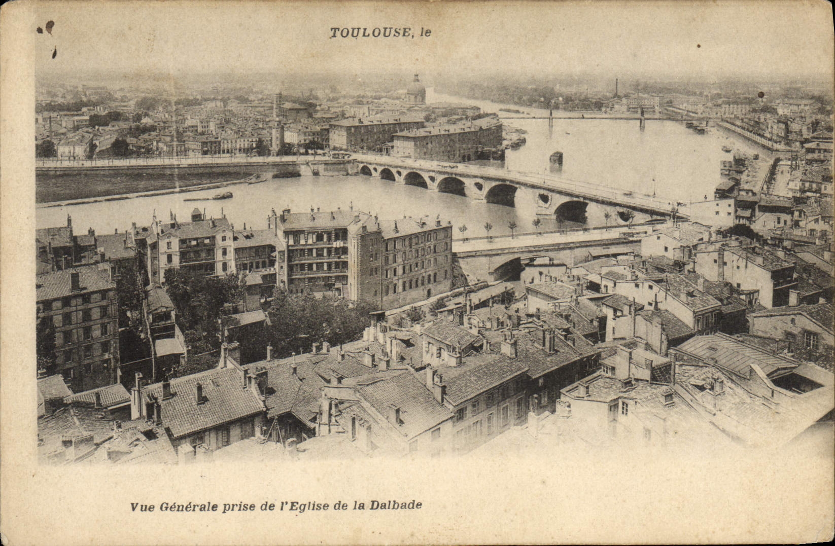 Toulouse, vue générale prise de l'église de la Dalbade — éditeur non identifié, n° de série non visible