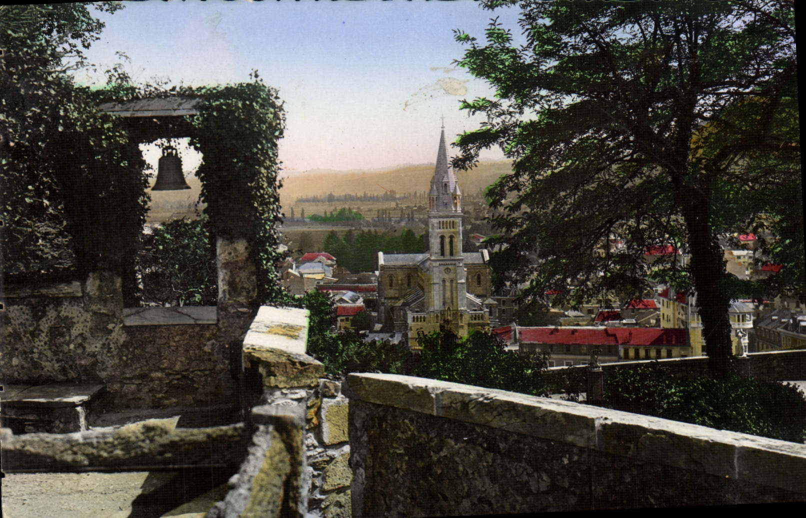 CPM Lourdes vue prise du chateau Fort 