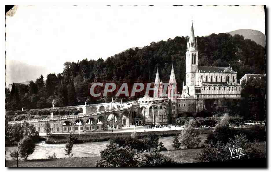 CPM Lourdes La Basilique et le Calvaire