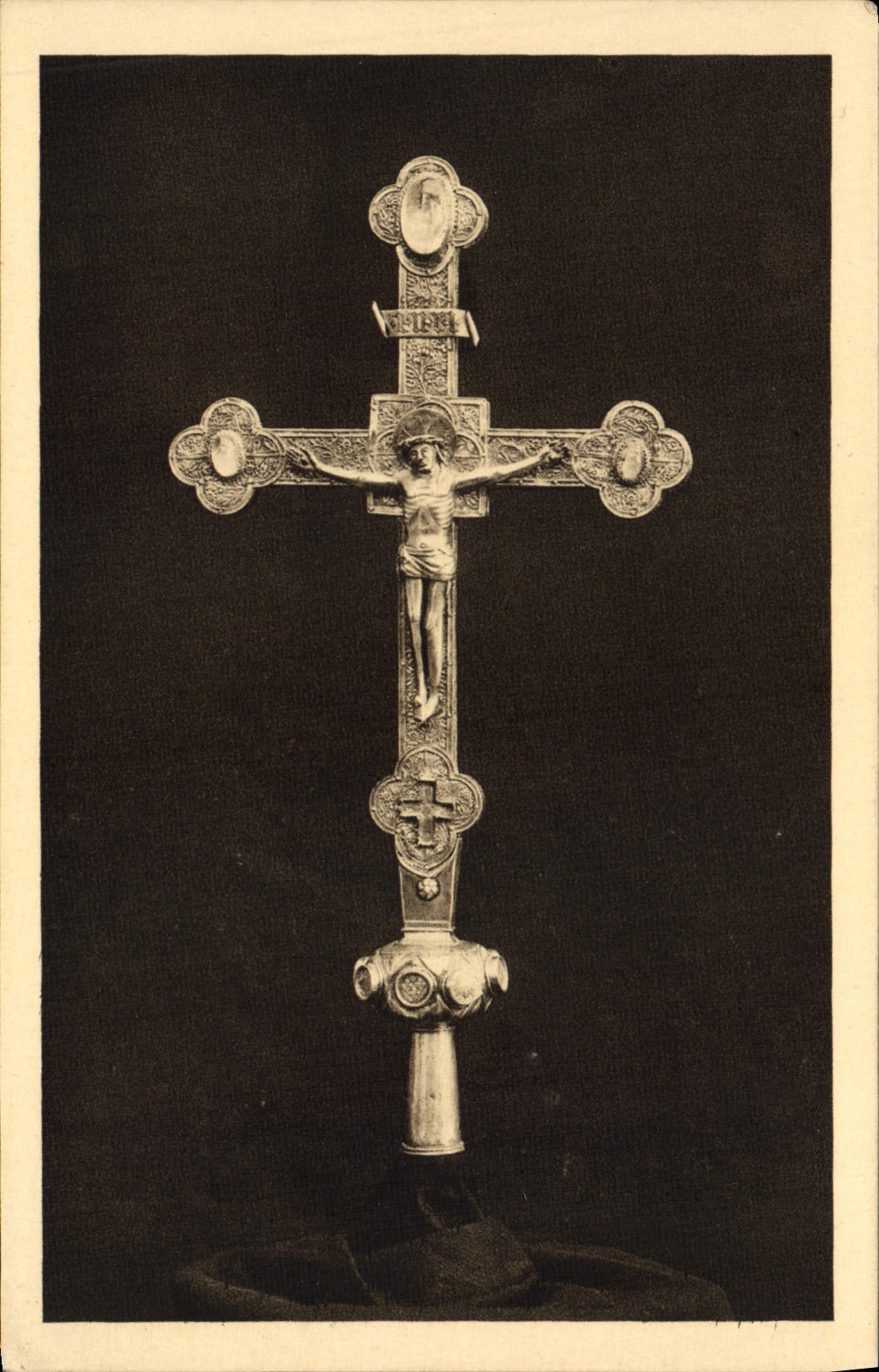 Croix de procession — Sanctuaire de Notre-Dame de BEHUARD, Nancy — L'imager de Notre-Dame, Rue Lionnois, Nancy