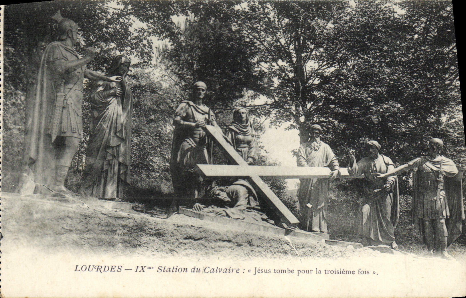 CPA Lourdes 9eme Station du Calvaire Jesus tombe pour la troisieme fois