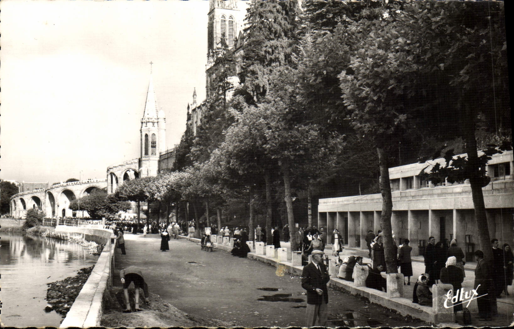 Lourdes — Les Piscines — Edlux
