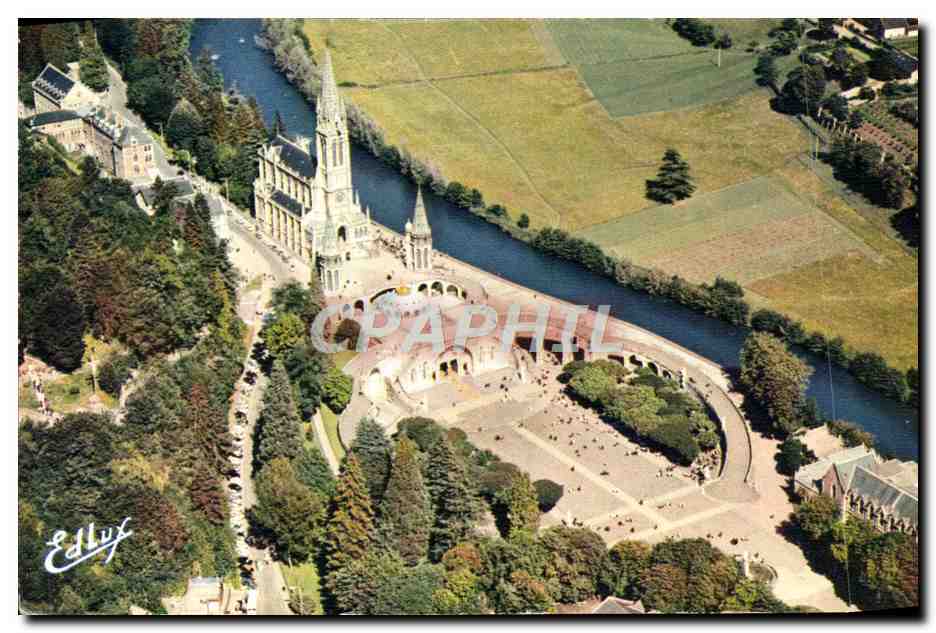 CPM Lourdes Vue aerienne Sur la Basilique et le Gave