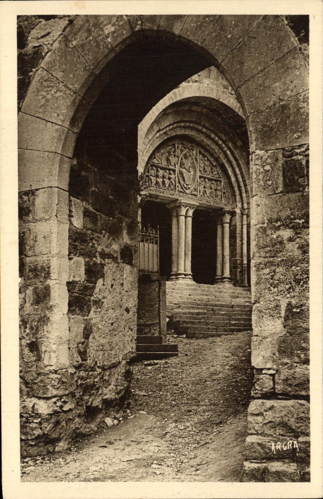 Carenac (Lot) — Porte fortifiée et entrée de l'église — Nagra