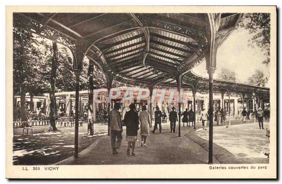 CPA Vichy Galeries Couvertes du Parc 