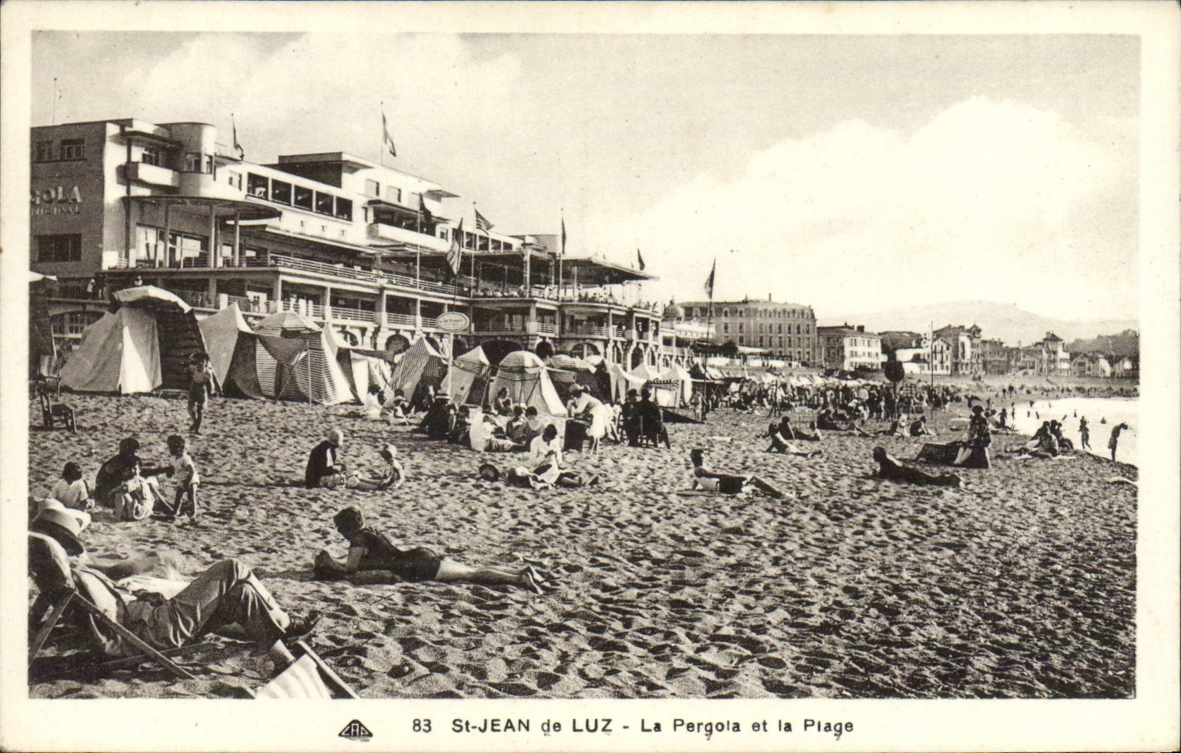 St-Jean de Luz - La Pergola et la Plage — éditeur CPAPHIL, n° 83