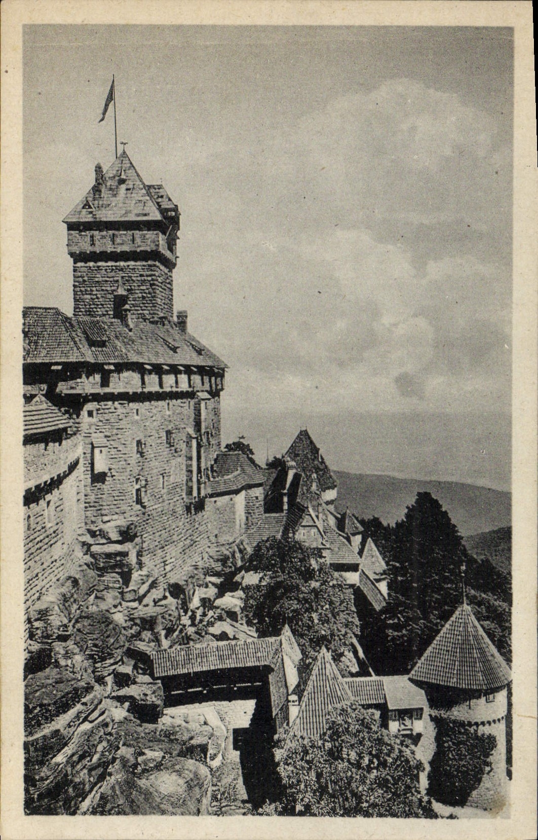 Château de Haut-Kœnigsbourg — Vue prise du Grand Bastion — Verlag Jul. Manias & Dr. Straßburg-Schiltigheim