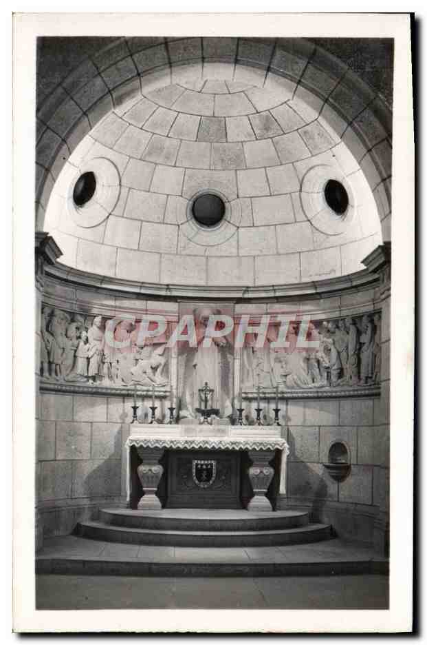 CPM Sainte Anne D'Auray Crypte du monument aux morts Autel du diocese de Vannes