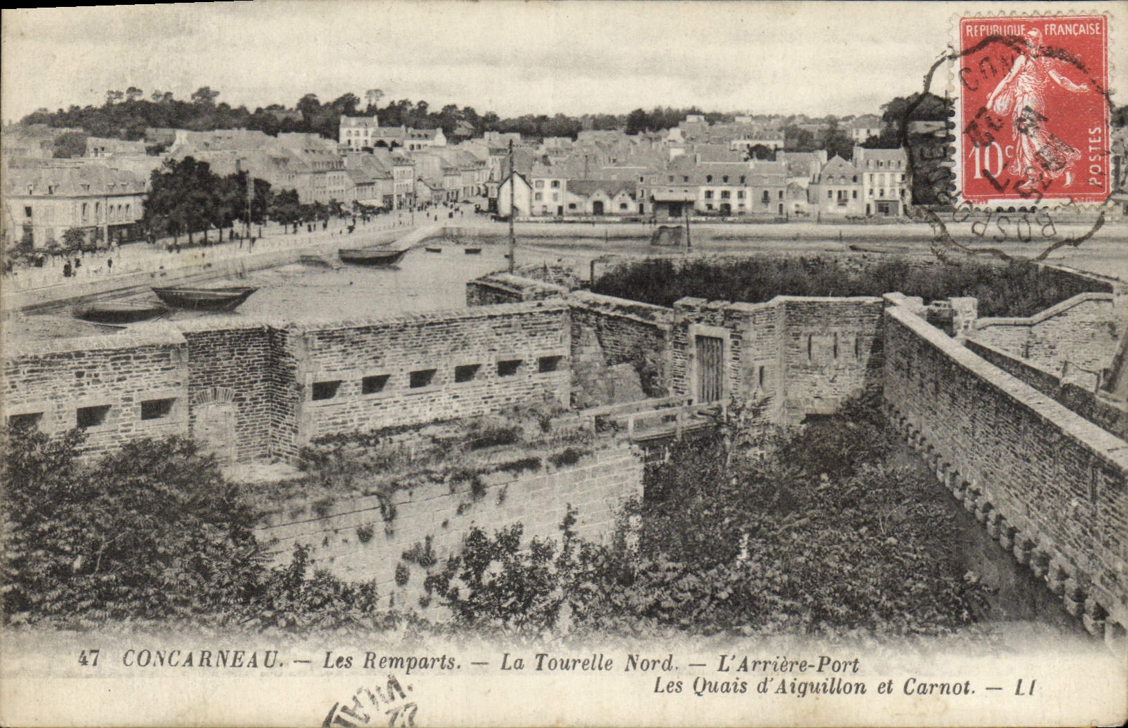CPA Concarneau Les Remparts La Tourelle Nord L'Arriere Port Les quais d'Aiguillon et Carnot 