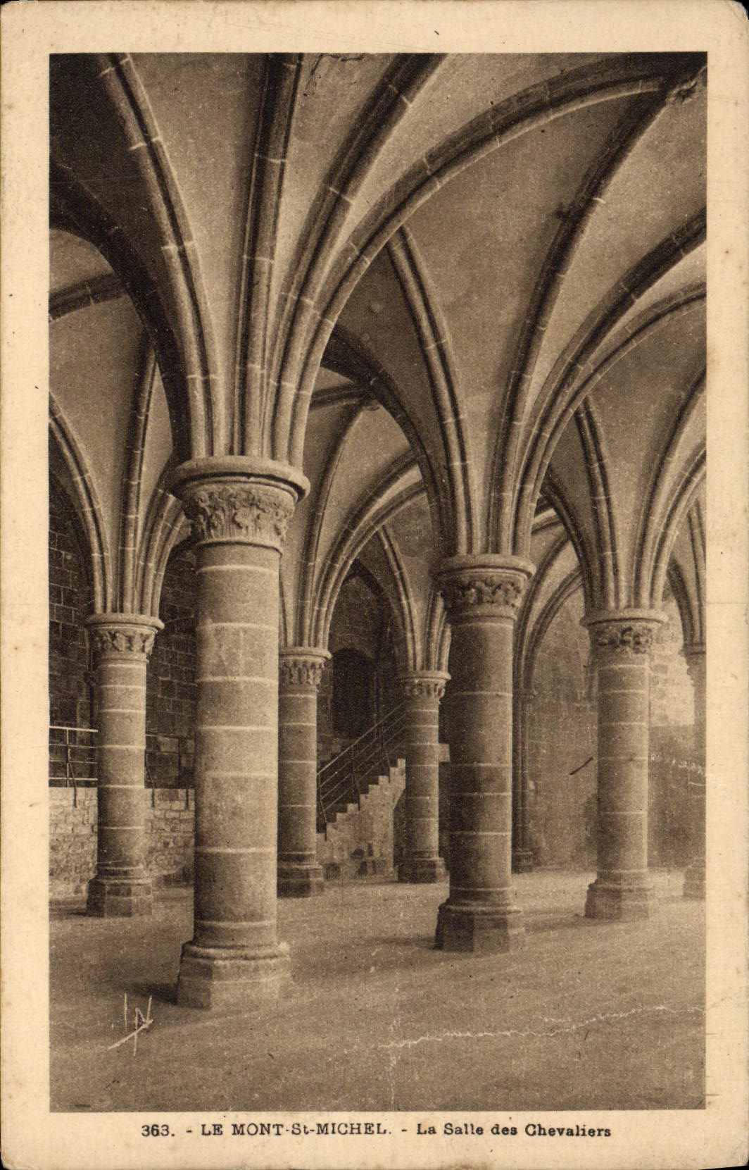 CPA Le Mont Saint Michel La Salle Des Chevaliers