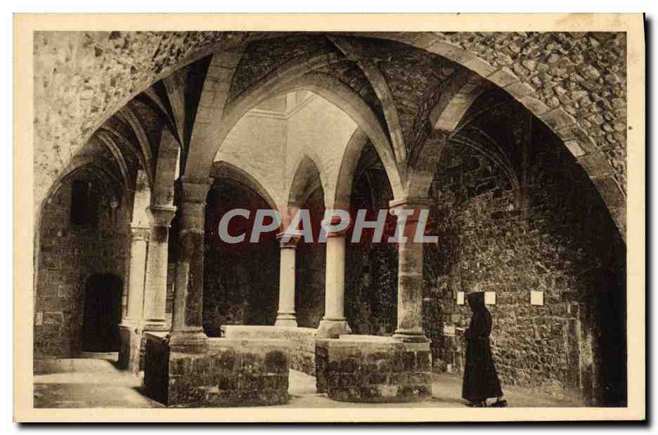 CPA Abbaye De Lerins Ile Saint Honorat Cloitre interieur du monastere fortifie