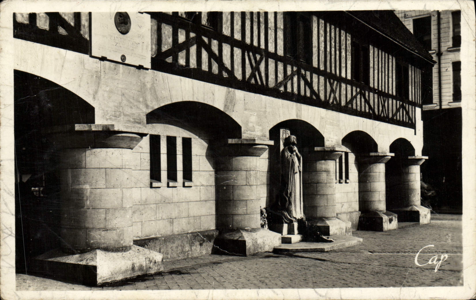 CPA Rouen Sainte Jeanne d'Arc monte sur le bucher 