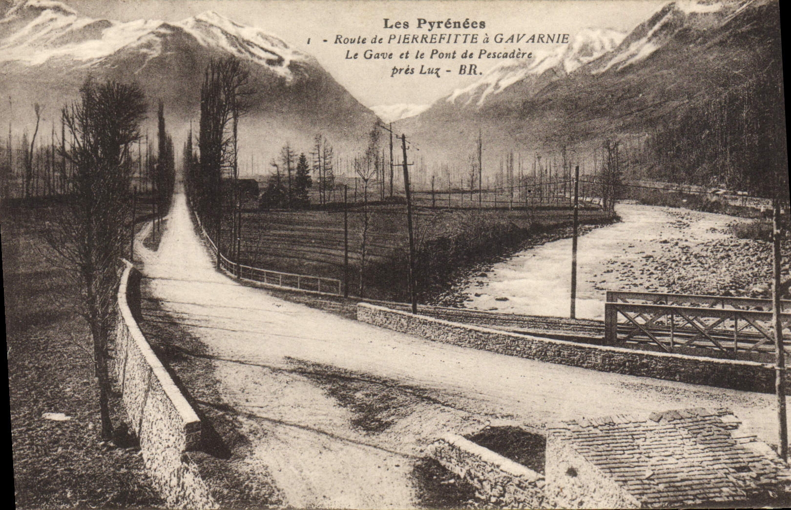CPA Les Pyrenees Route De Pierrefitte Gavarnie Le Gave Et Le Pont De Pescadere pres Luz