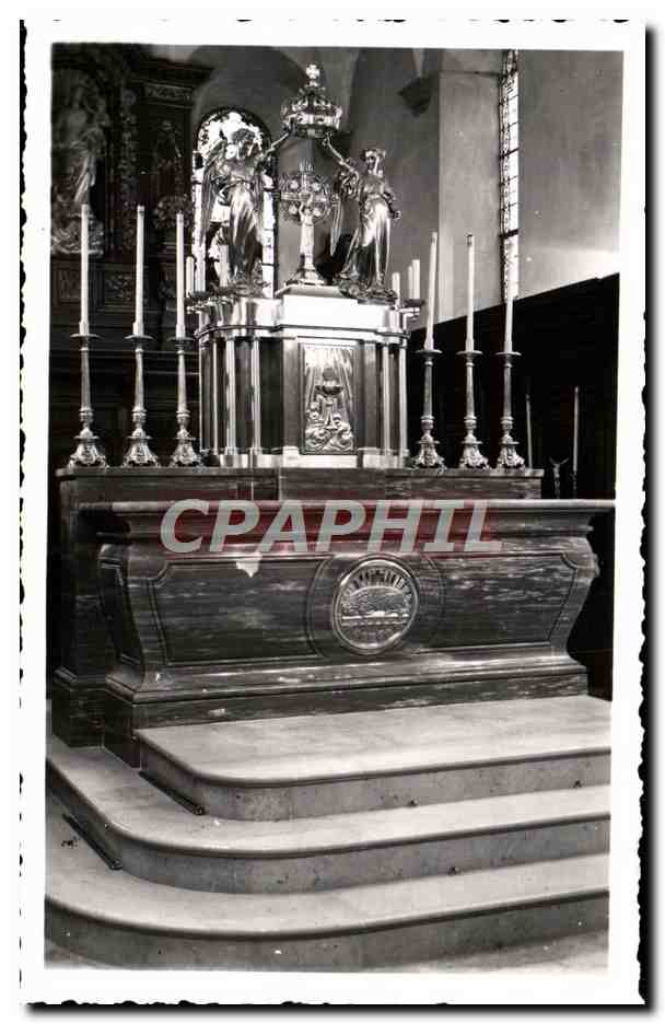 Autel d'église — orné de statues et de chandeliers — éditeur CPAPHIL