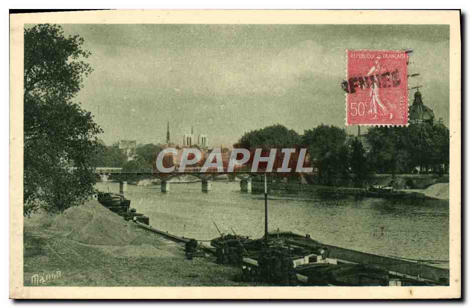 CPA Paris Les Quais du Louvre Bateau Peniche