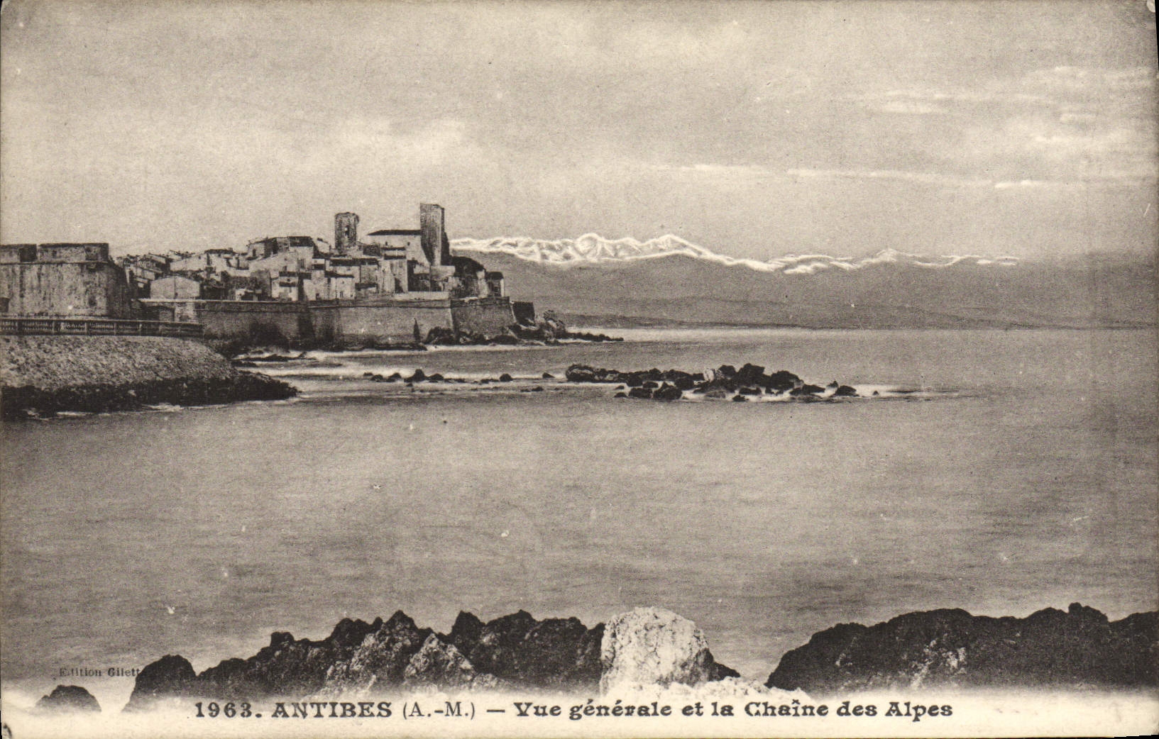 Antibes (A.-M.) — Vue générale et la Chaîne des Alpes — Édition Gilet, 1963