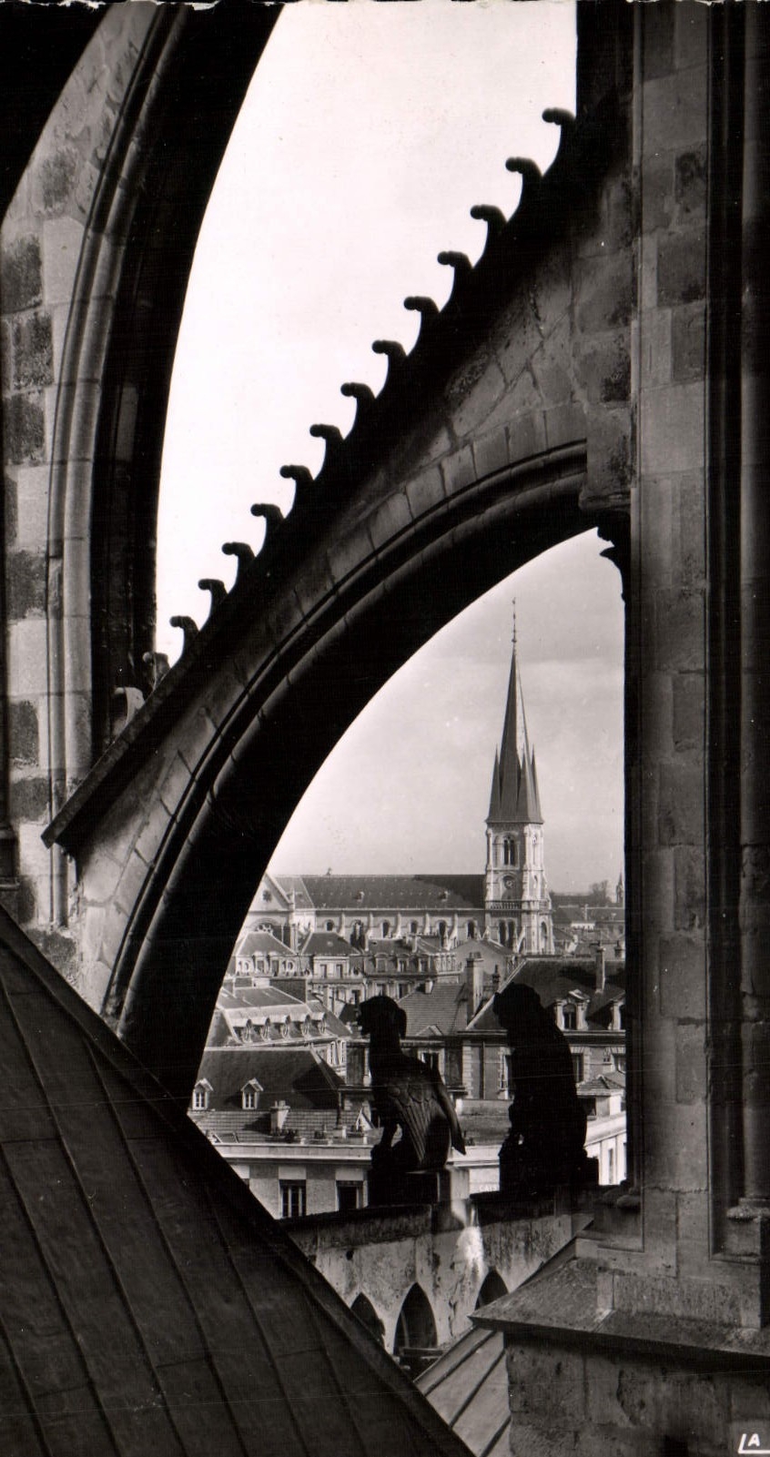 Reims (Marne) - La cathédrale vue sur le quartier Saint-André — Éditions Véritable