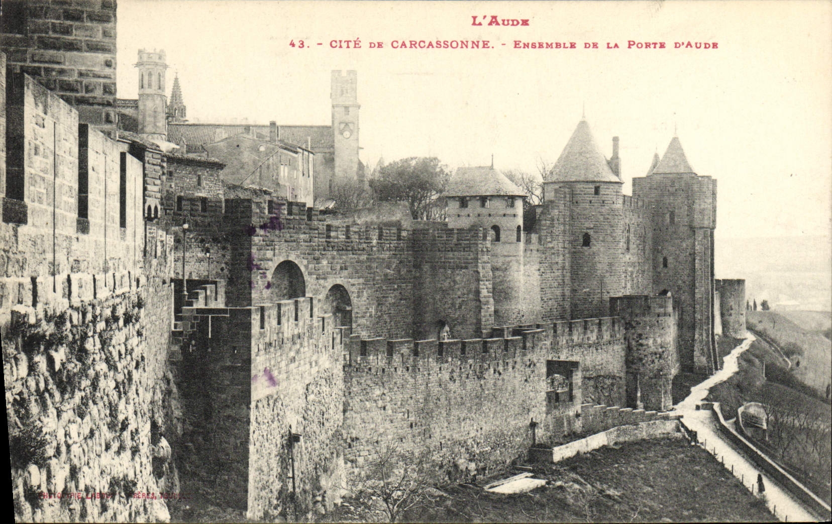 CPA L'Aude Cite Dn Carcassonne Ensemble de la Porte d'Aude