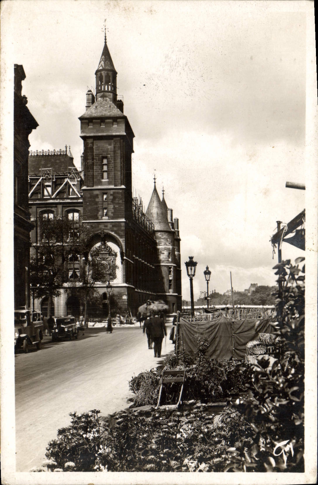 CPM Paris Place Et Merveilles Quai Aux Fleurs