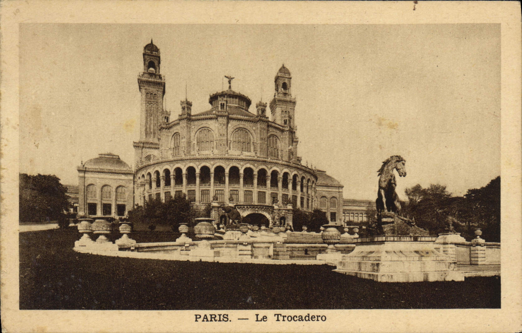 CPA Paris Le Trocadero Cheval