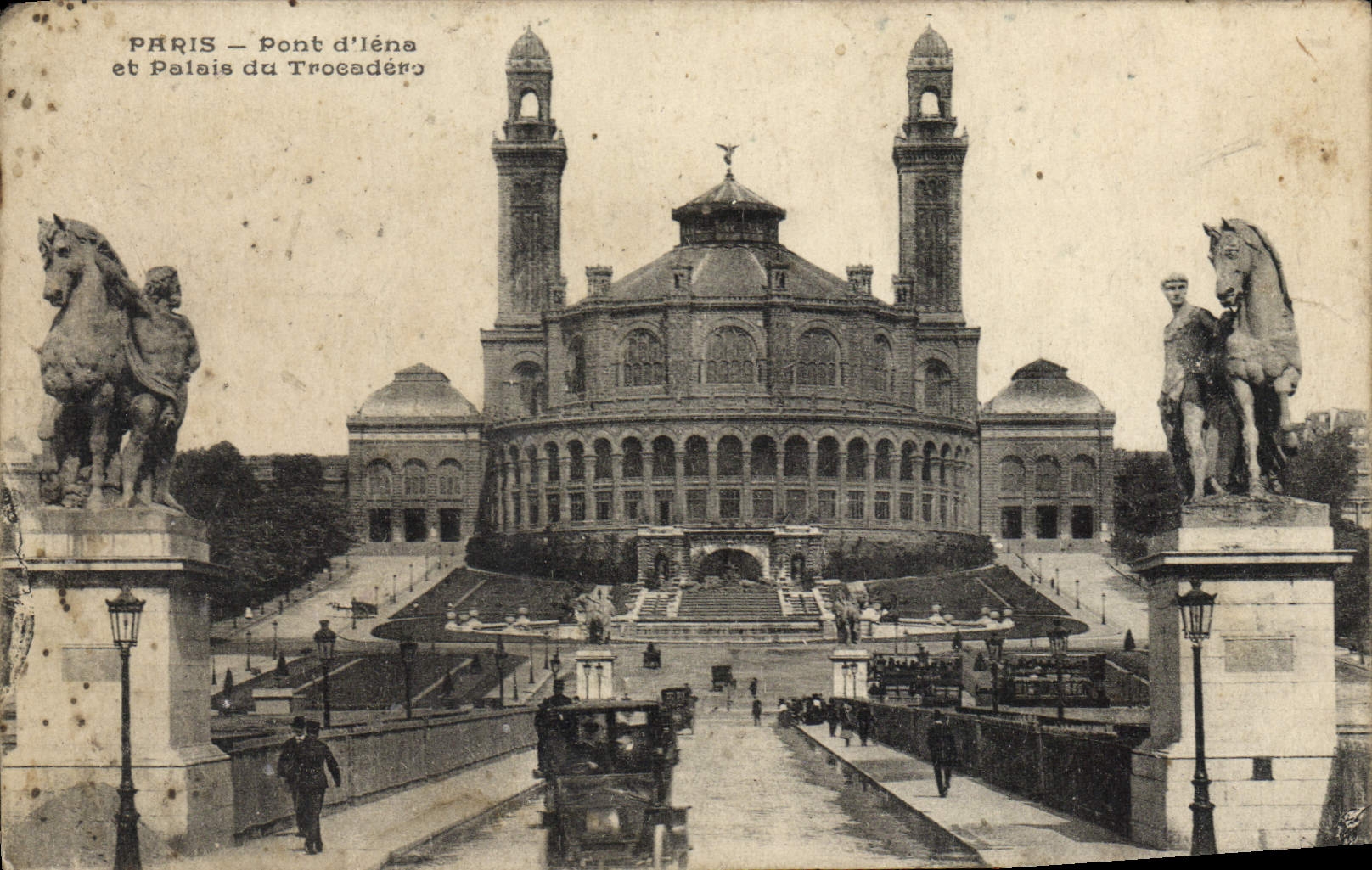 CPA Paris Pont D'Iena Et Palais Du Trocadero Automobile