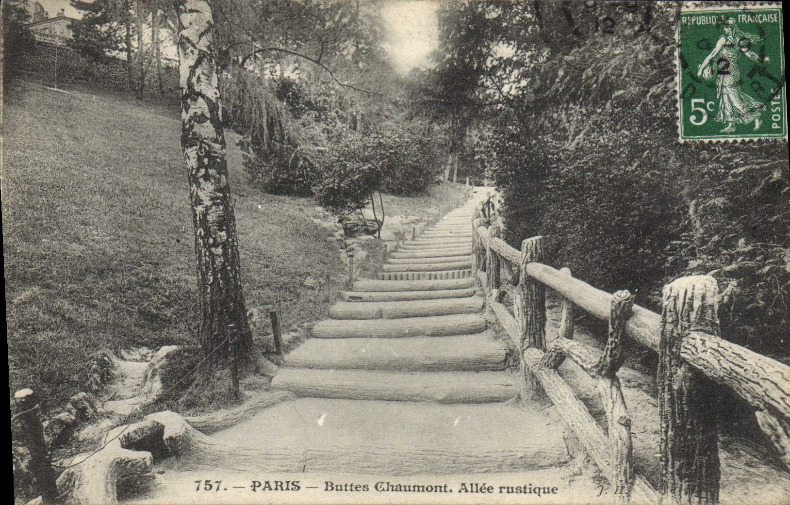 CPA Paris Buttes Chaumont Allee Rustique