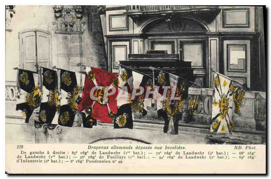 CPA Drapeaux Allemods Deposes Aux Invalides Paris Militaria