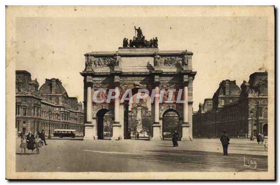 CPA Paris L'Arc de Triomphe du Carrousel et le Louvre