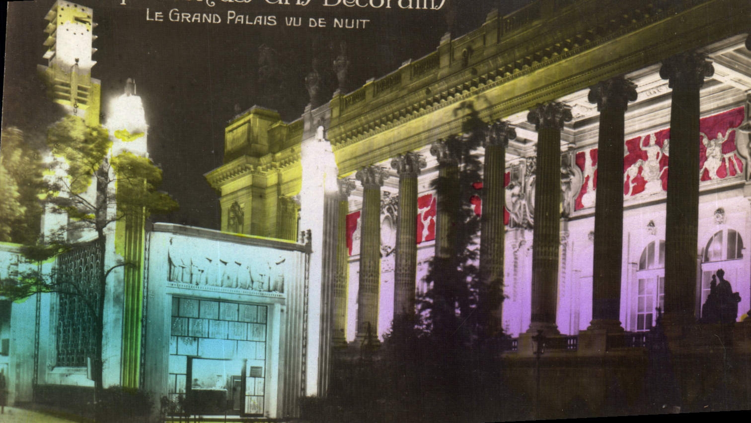 CPA Paris Arts Decoratifs Le grand palais vu de nuit