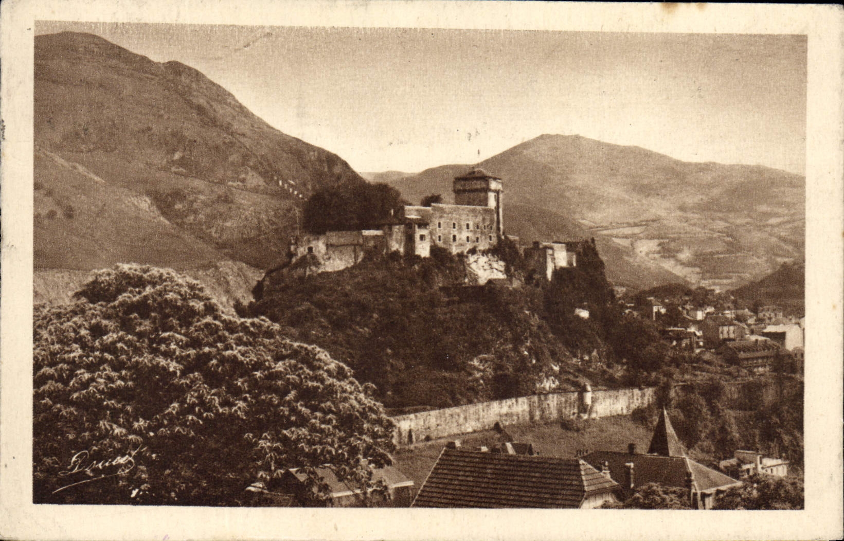 CPA Lourdes Le Chateau Fort