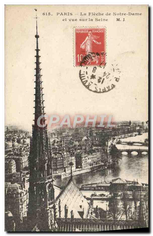 CPA Paris La Fleche de Notre Dame et Vue Sur la Seine