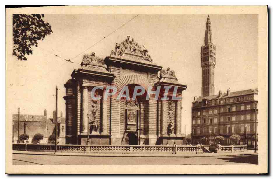 CPA Lille La porte de Paris et le beffroi