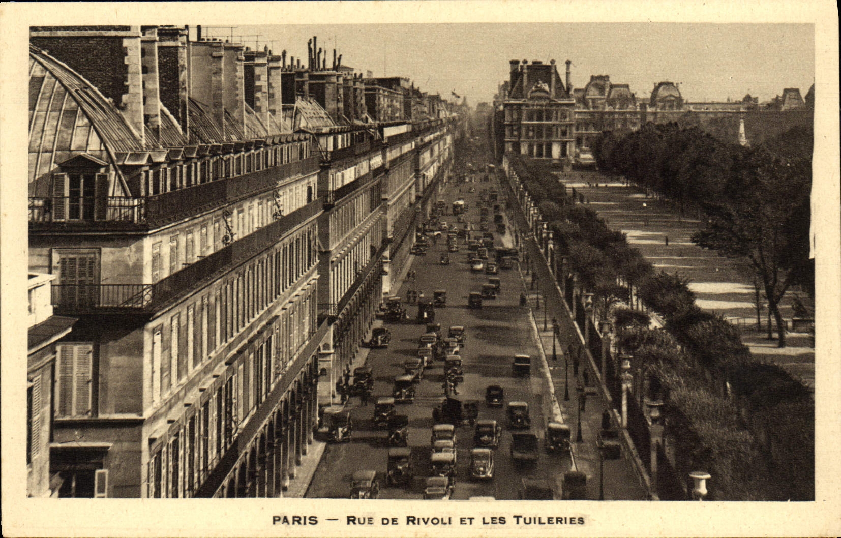 CPA Paris Rue De Rivoli Et Les Tuileries