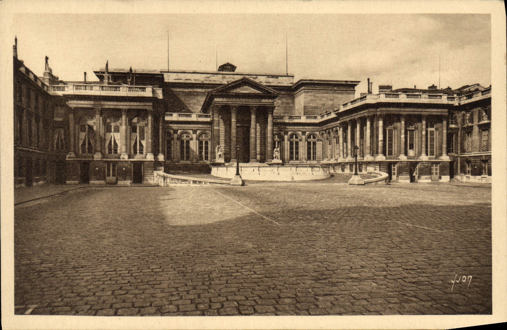 CPA Chambre des Deputes Cour d'honneur Paris