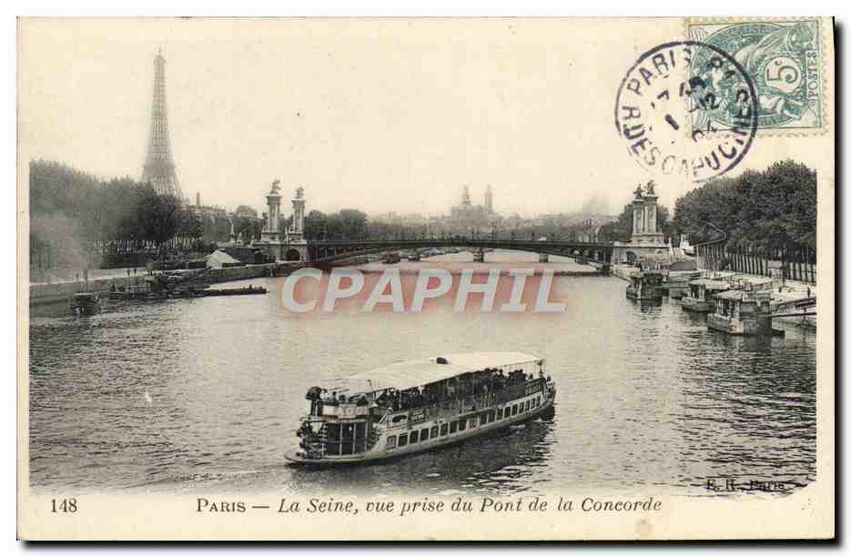 CPA Paris La Seine Vue prise du Pont de la Concorde Bateau Peniche Tour Eiffel