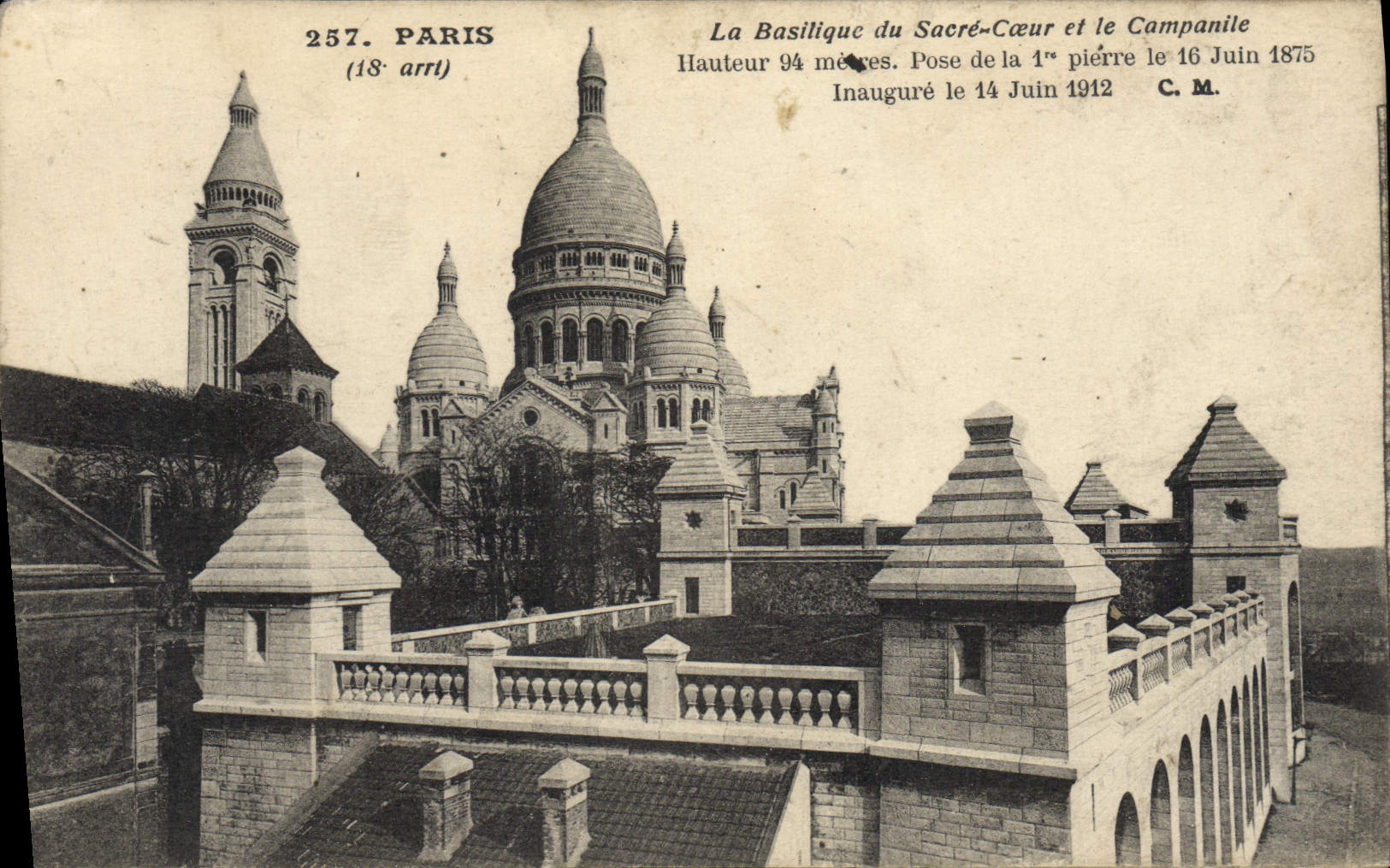 CPA Paris La Basilique du Scare Coeur et le Campanile 