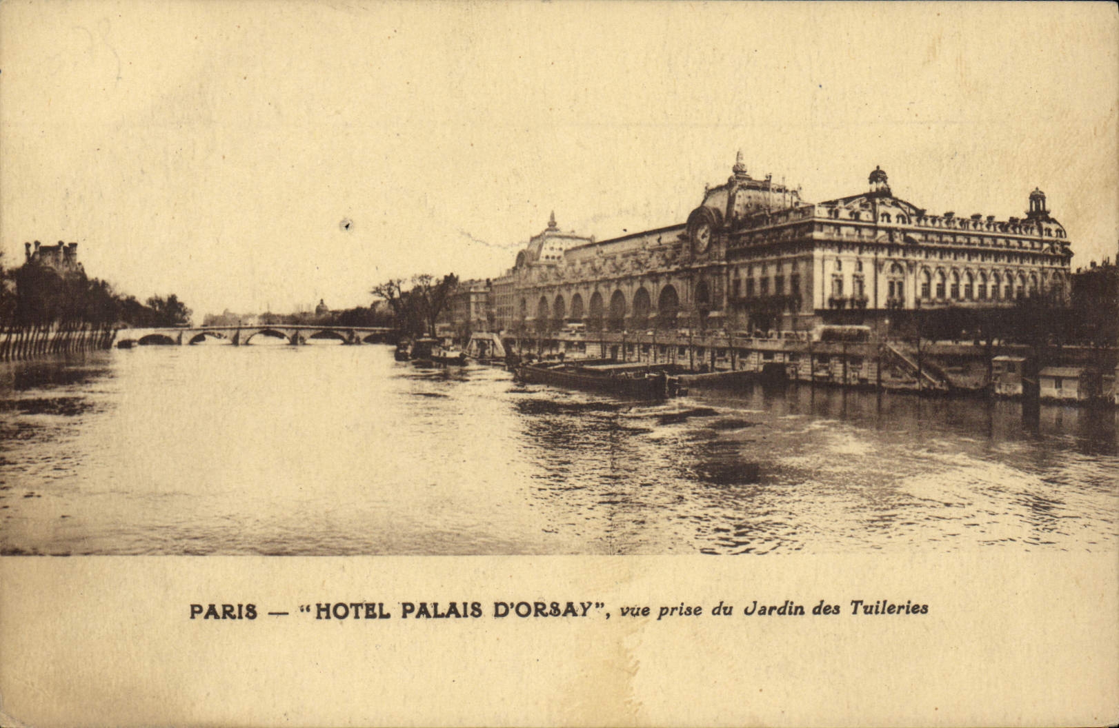 CPA Paris Hotel Palais D'Orsay Vue prise du Jardin des Tuileries 