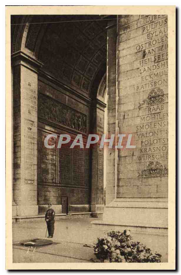 CPA Paris Arc de l'Etoile Tombe du soldat inconnu