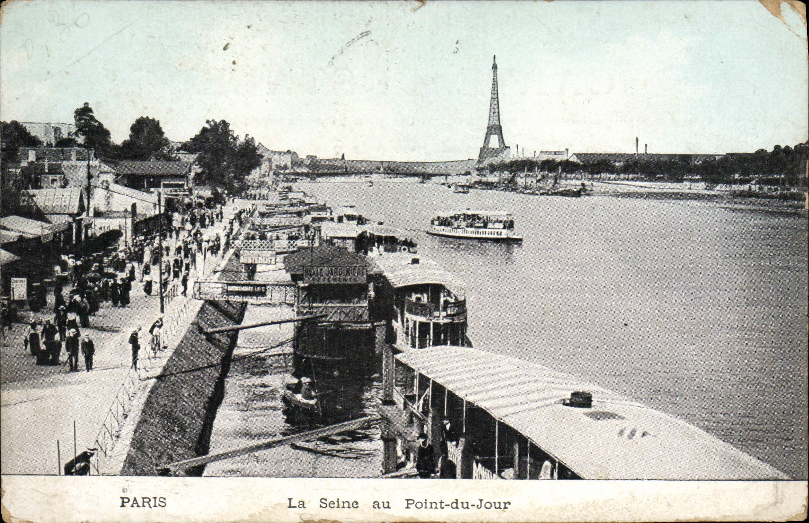 CPA Paris La Seine au Pont du Jour Tour Eiffel Bateau 