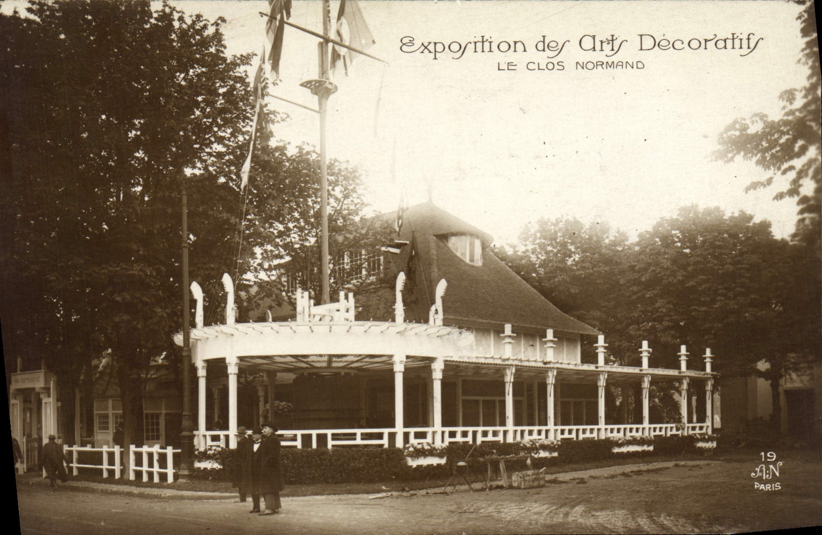 CPA Exposition des Arts Decoratifs Le Clos Normand Paris 