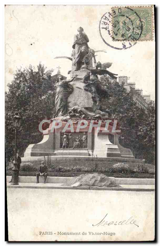 CPA Paris Monument de Victor Hugo 