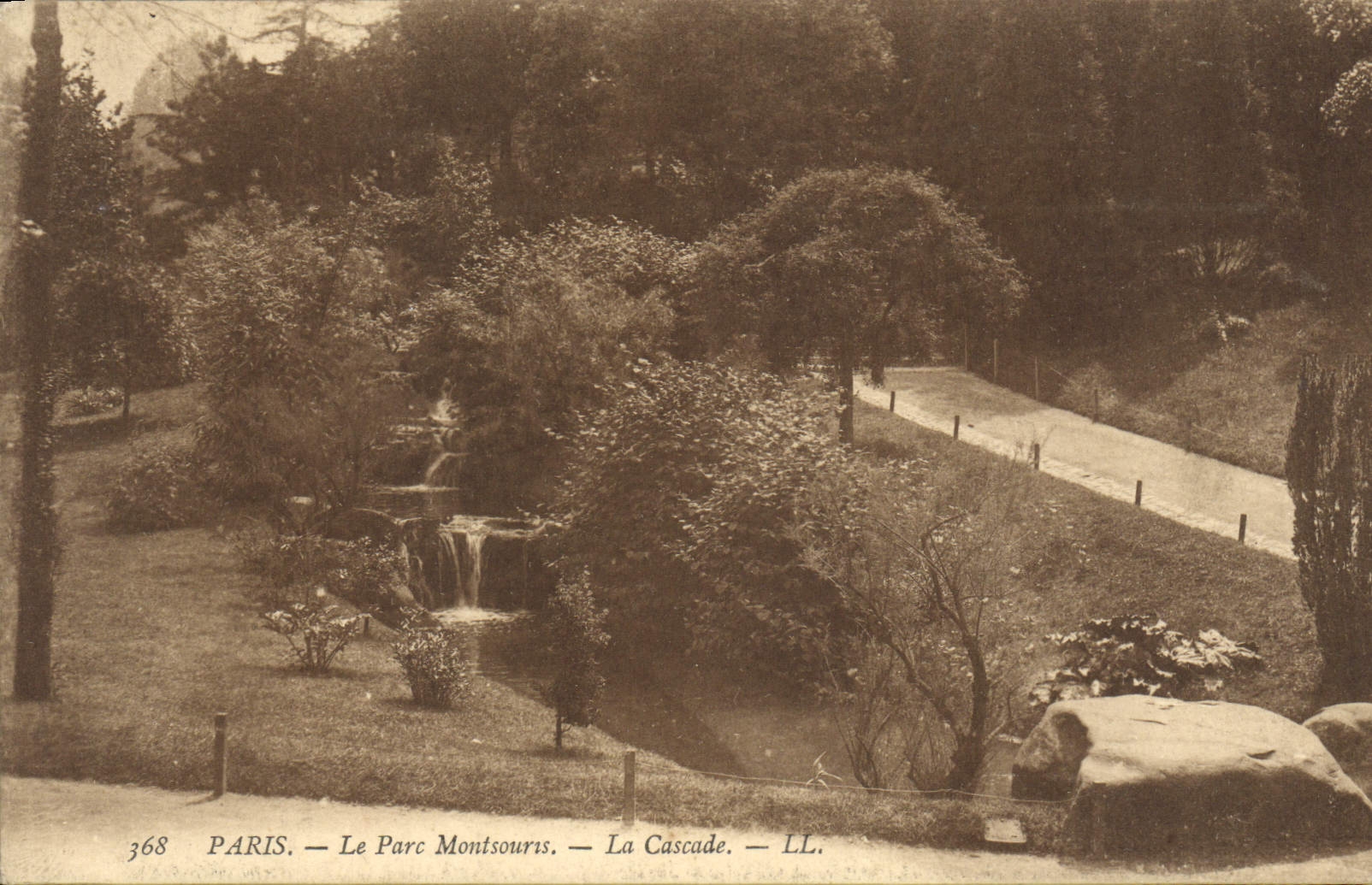 CPA Paris Le Parc Montsours La Cascade 