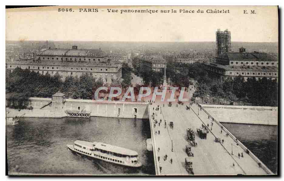 CPA Paris Vue panoramique sur la Place du Chatelet Bateau Peniche