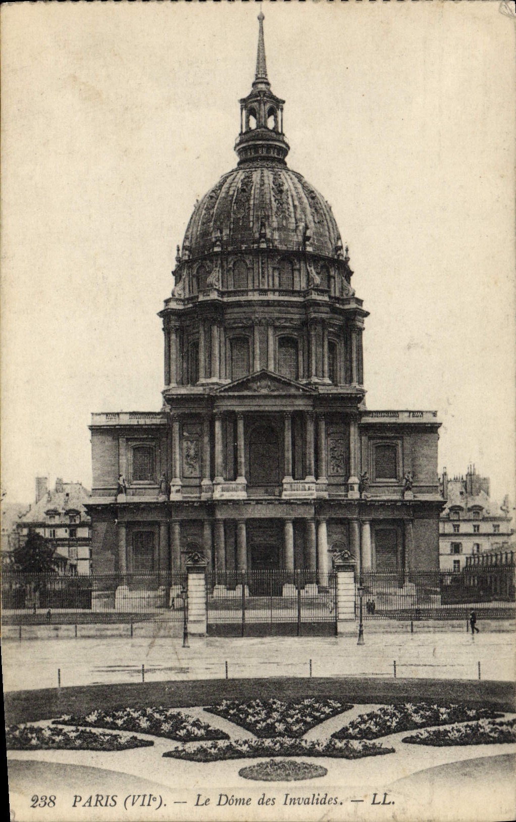 CPA Paris Le Dome des Invalides 