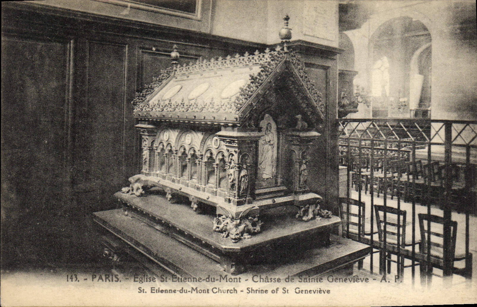 CPA Paris Eglise St Etienne du Mont Chasse de Sainte Genevive 
