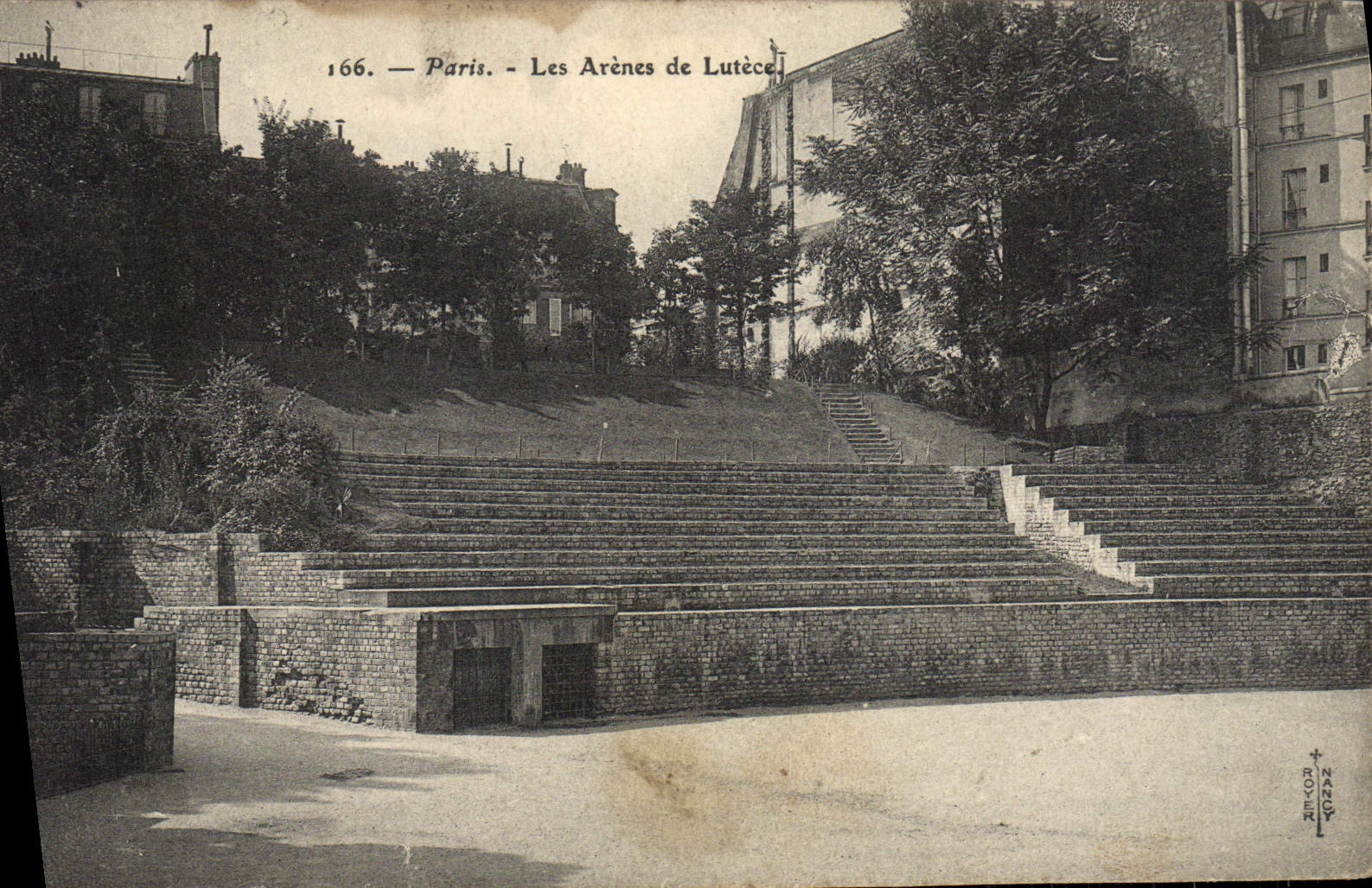 CPA Paris Les Arenes de Lutece 
