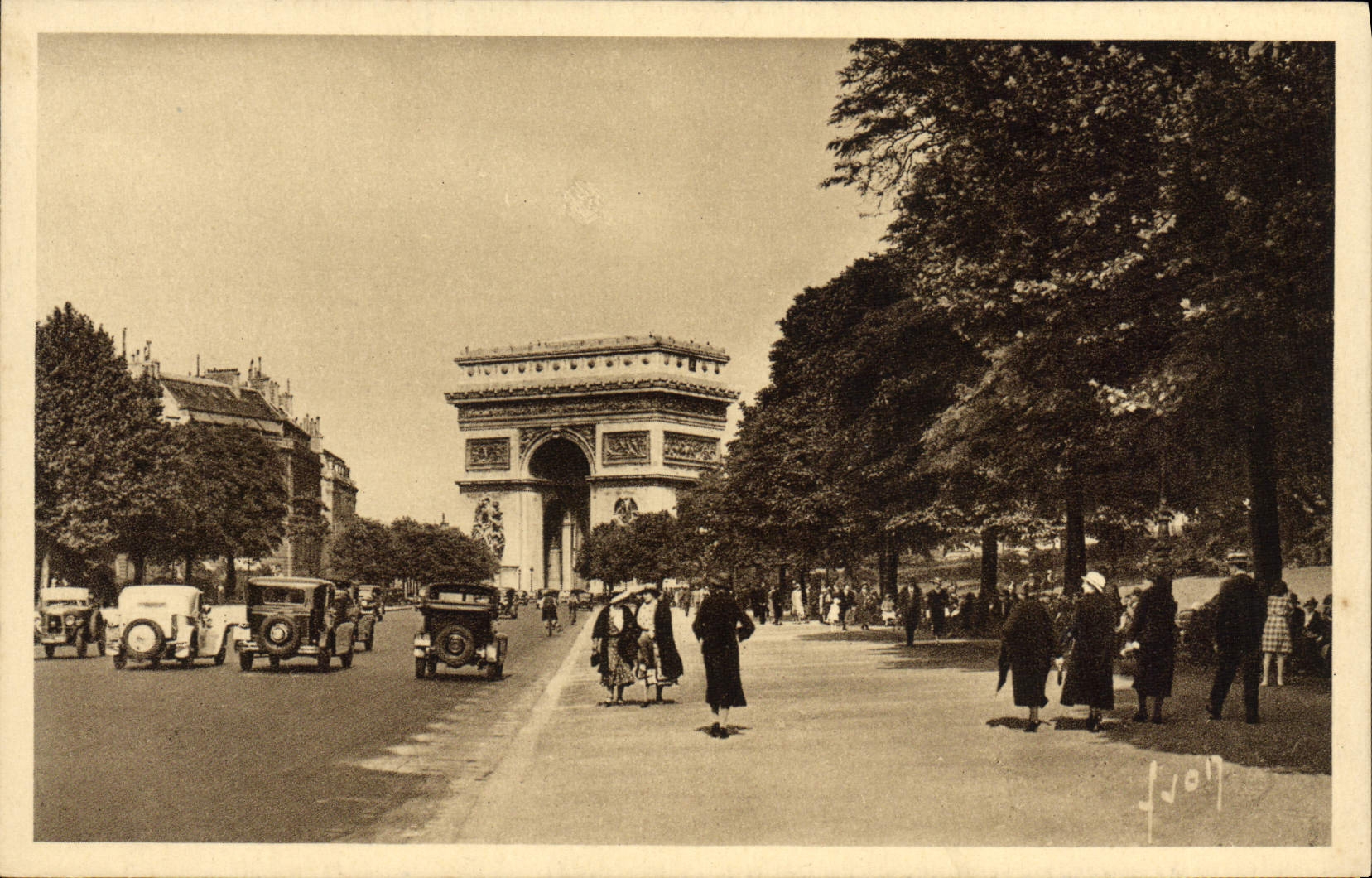 CPA Paris en Flanant L'Avenue Foch 